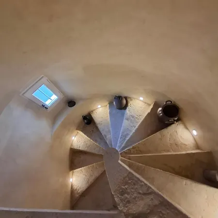 La Tour Aux Hirondelles