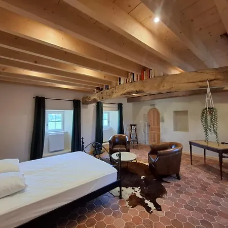 La Tour Aux Hirondelles Ferienhaus