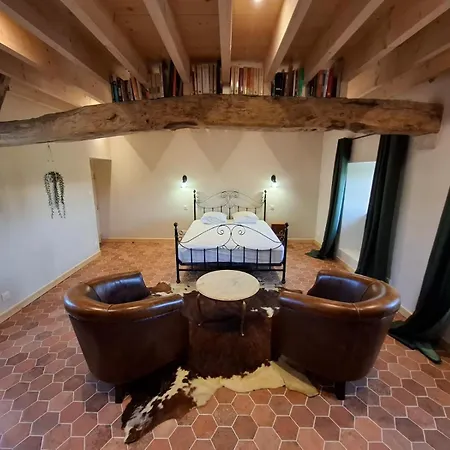 La Tour Aux Hirondelles